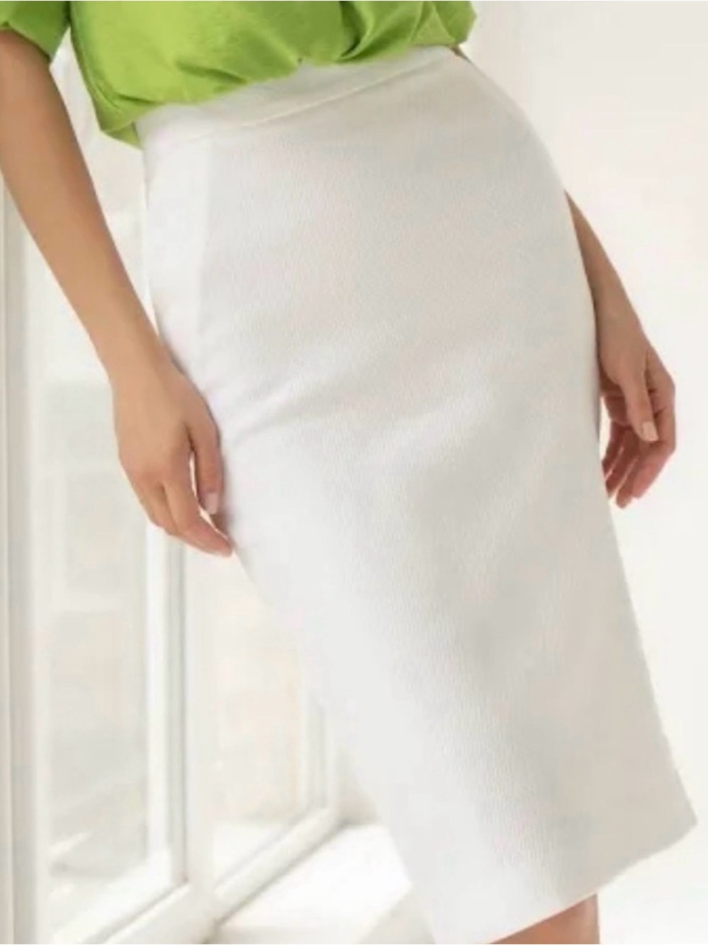 Bob Mackie White Pencil Skirt - Sleek Tailored Silhouette size 6